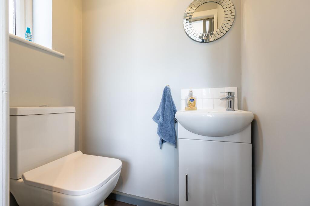 UTILITY ROOM AND W/C