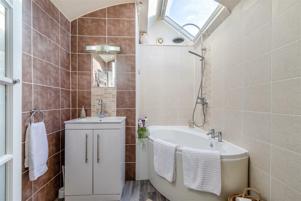 8584070-interior09.jpg