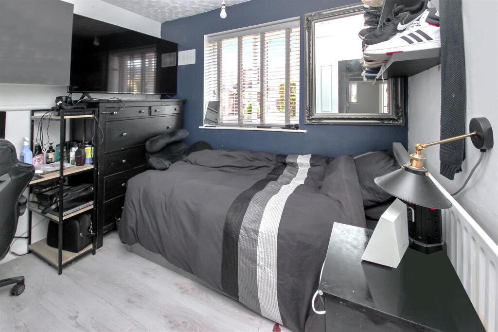 bed 2.JPG