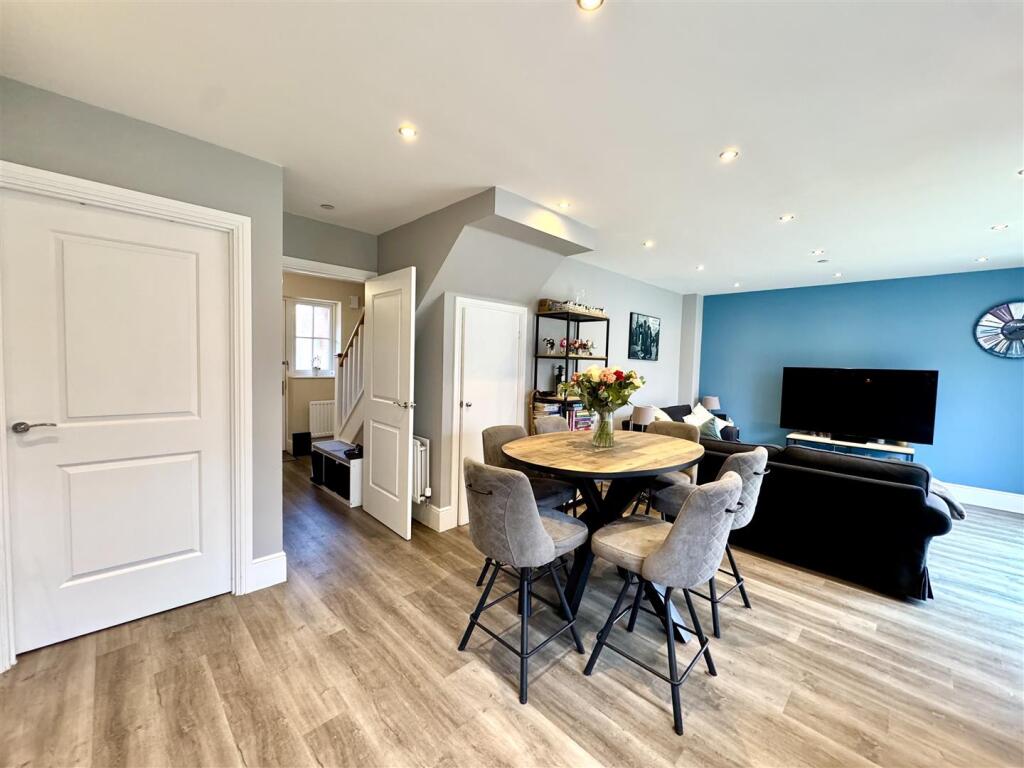 KITCHEN/DINING/FAMILY ROOM