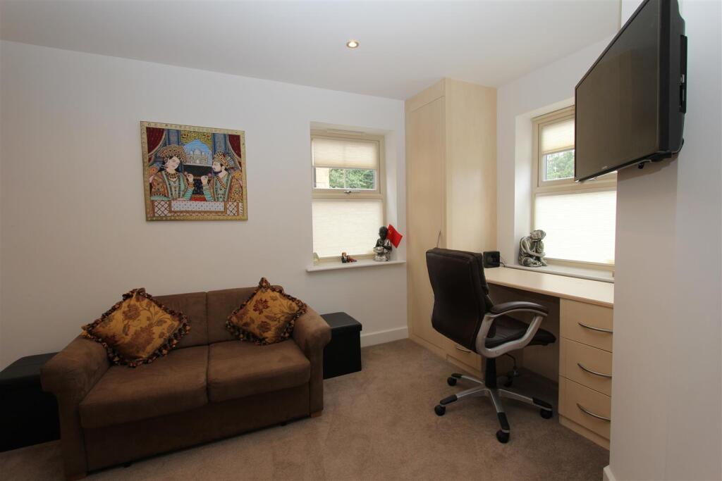 Bedroom2-1.JPG