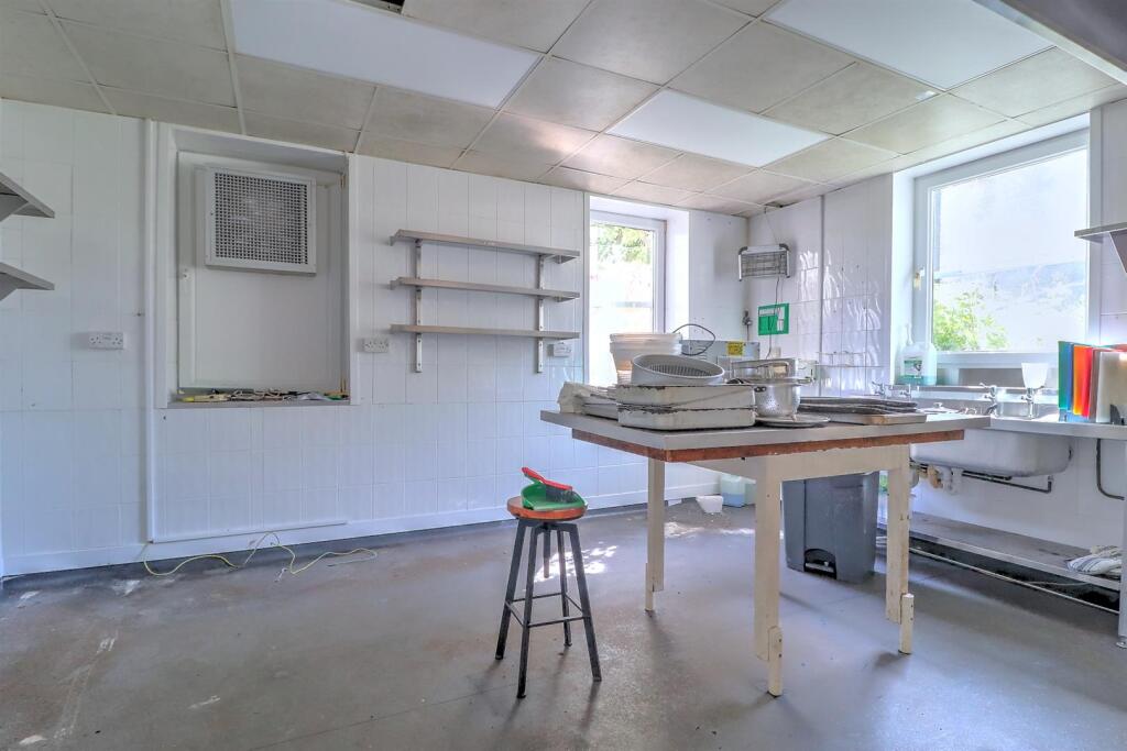 Back Kitchen .1.jpg