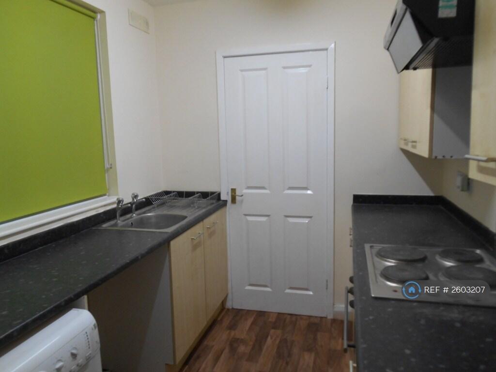 Galley Kitchen Oven, Washer Dryer