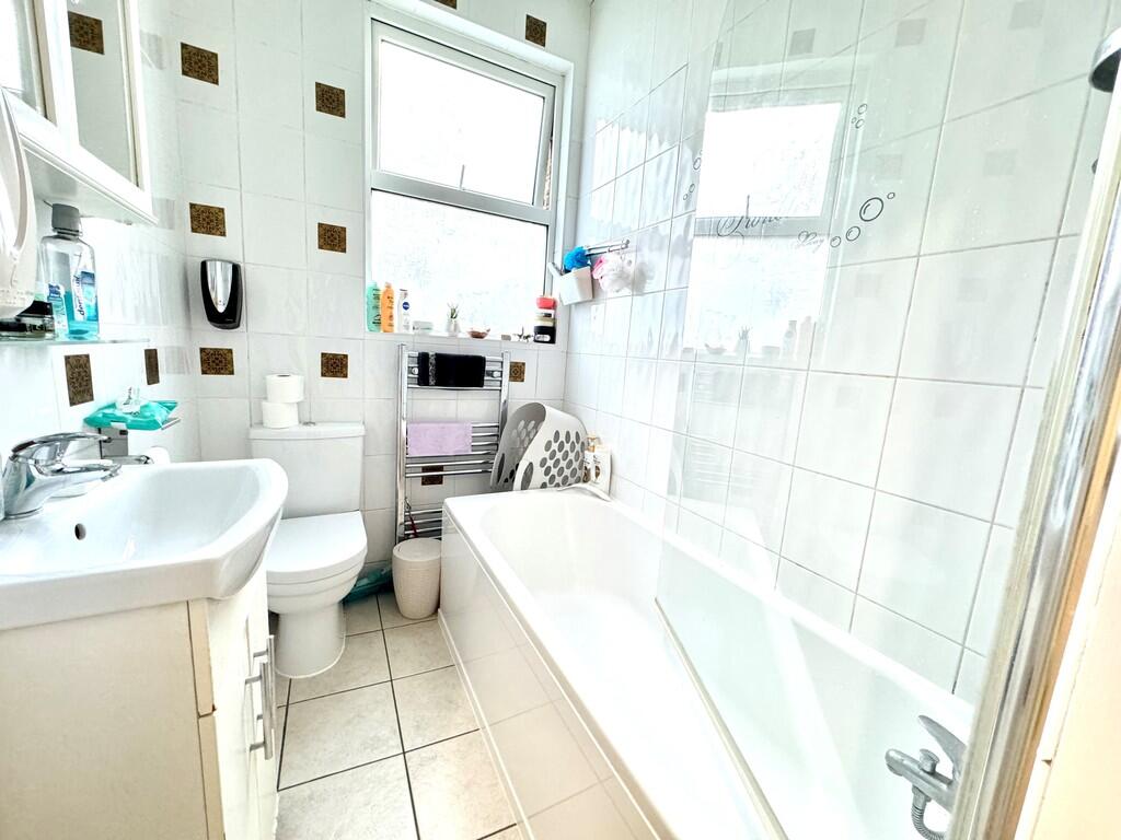 53a Woodgrange Dr...