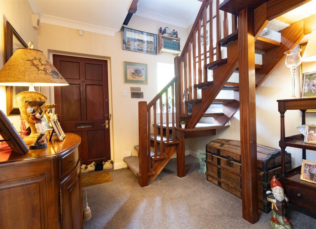 GROUND FLOOR HALLWAY