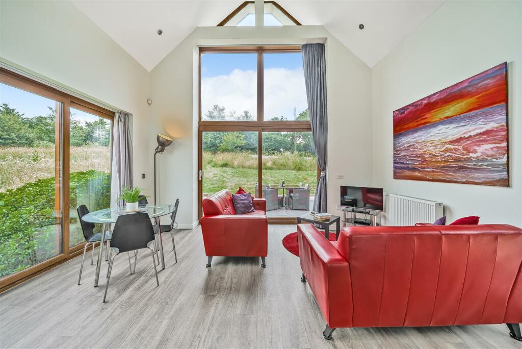 Open plan sitting/dining area