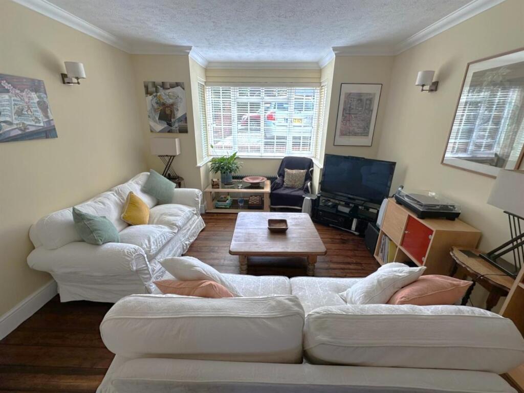 Living Room 2.jpg