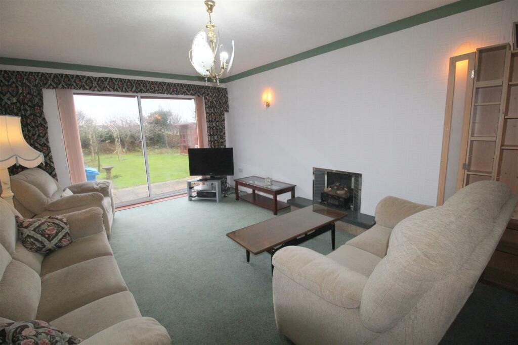 Crosland Road, 39, lounge 2.JPG