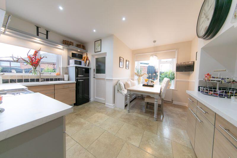 Kitchen &amp; dining room