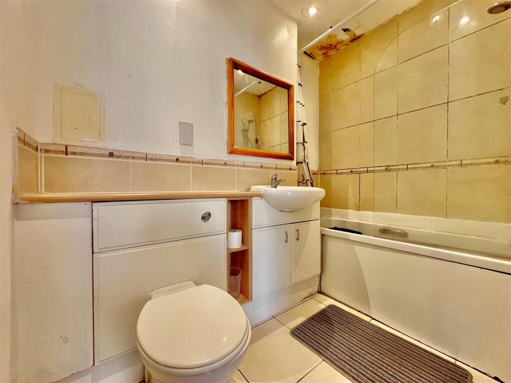Family Bathroom Suite