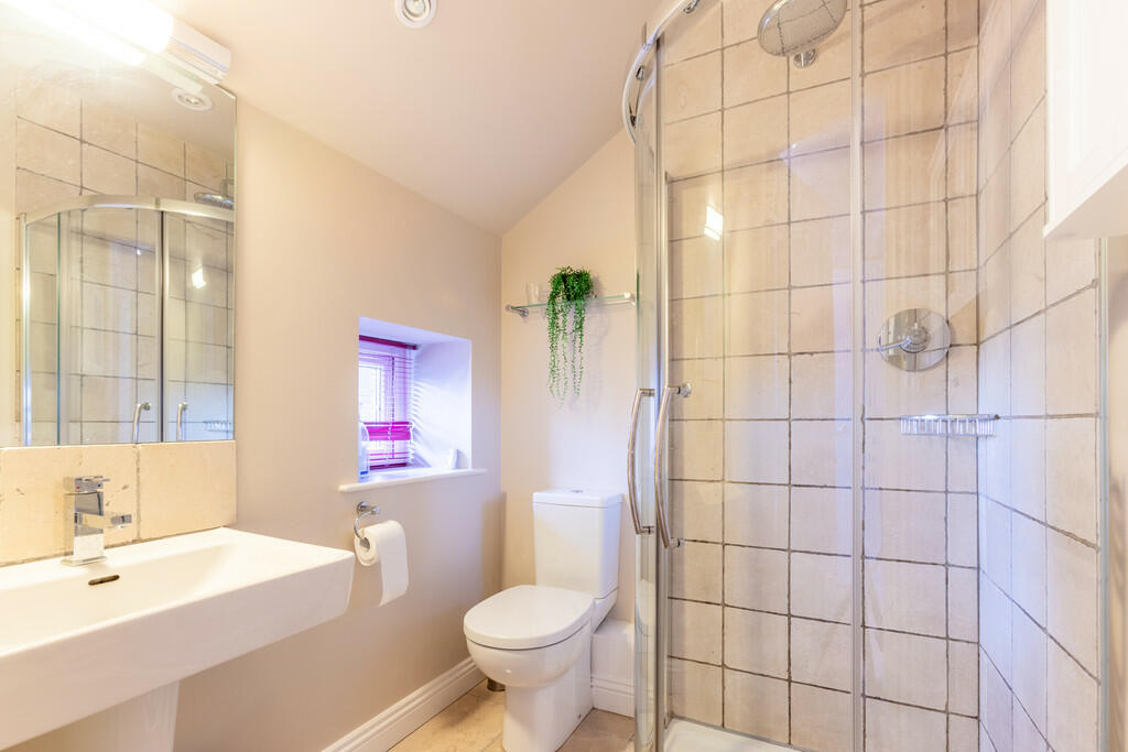 Ensuite for Bedro...