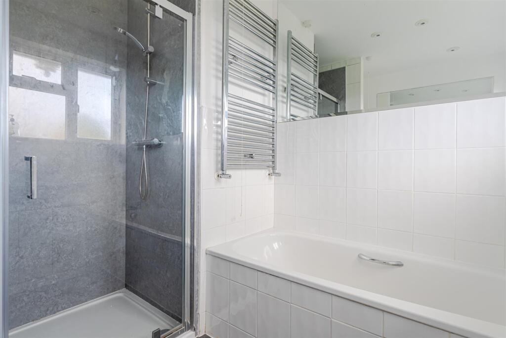 A25 - Red Tor, Seaway Lane Torquay - 251113.jpg