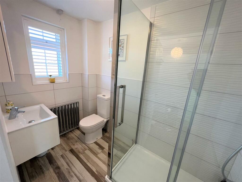 En-suite A.JPG
