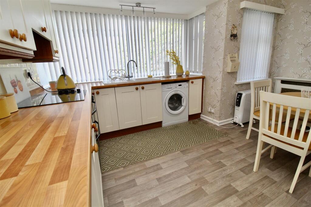 L-Shaped Kitchen/Dining Room