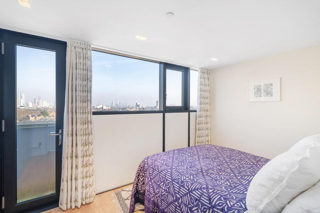 Bedroom 1 (4).jpg