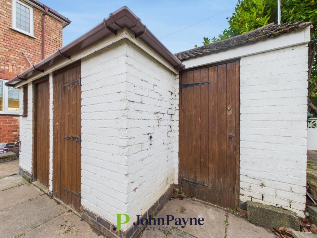 W/C &amp; Brickstore