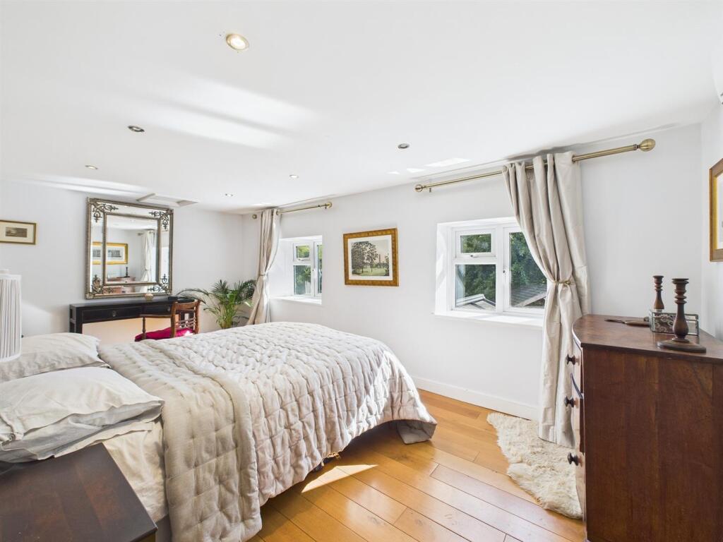 9 - Detached Period Property for Auction, Swinefor