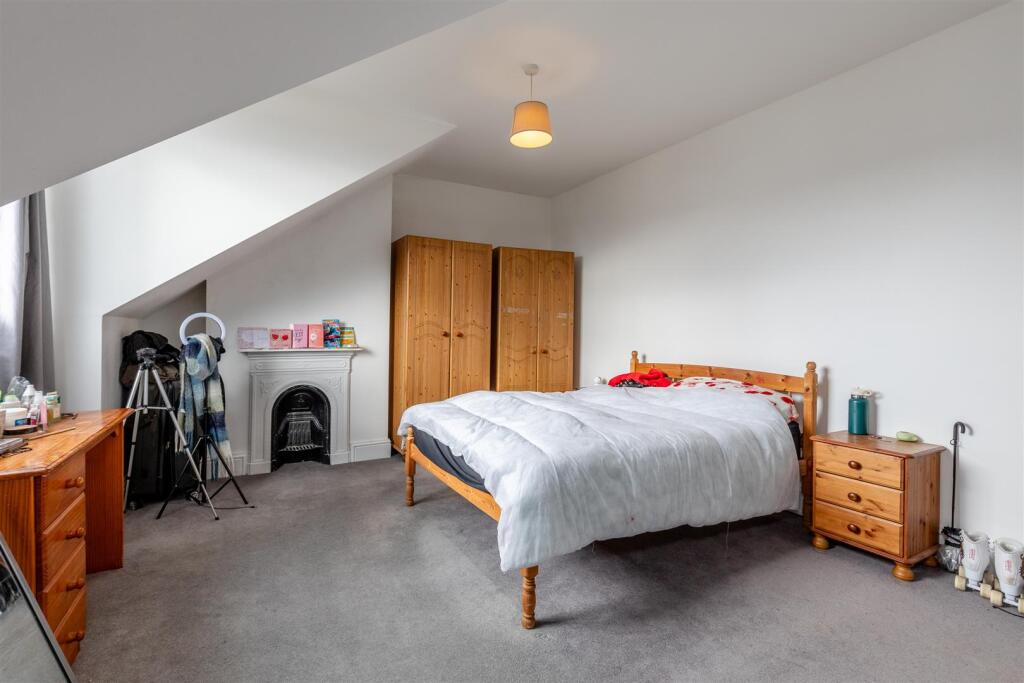 Linden Road, Westbury Park Bed 5b.jpg