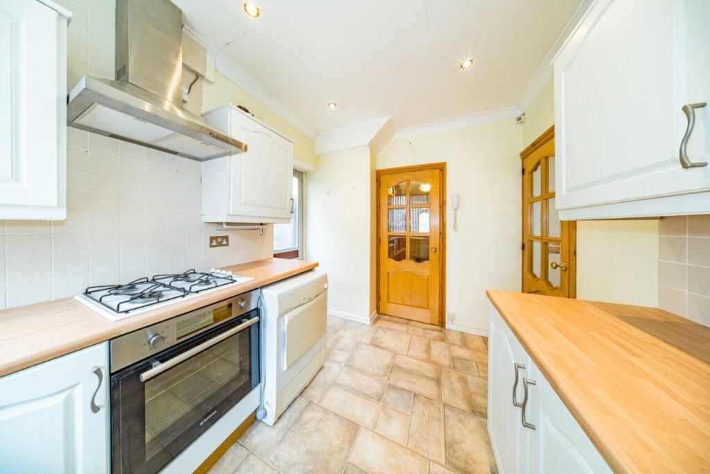 107 Old Lane kitchen 2.jpg