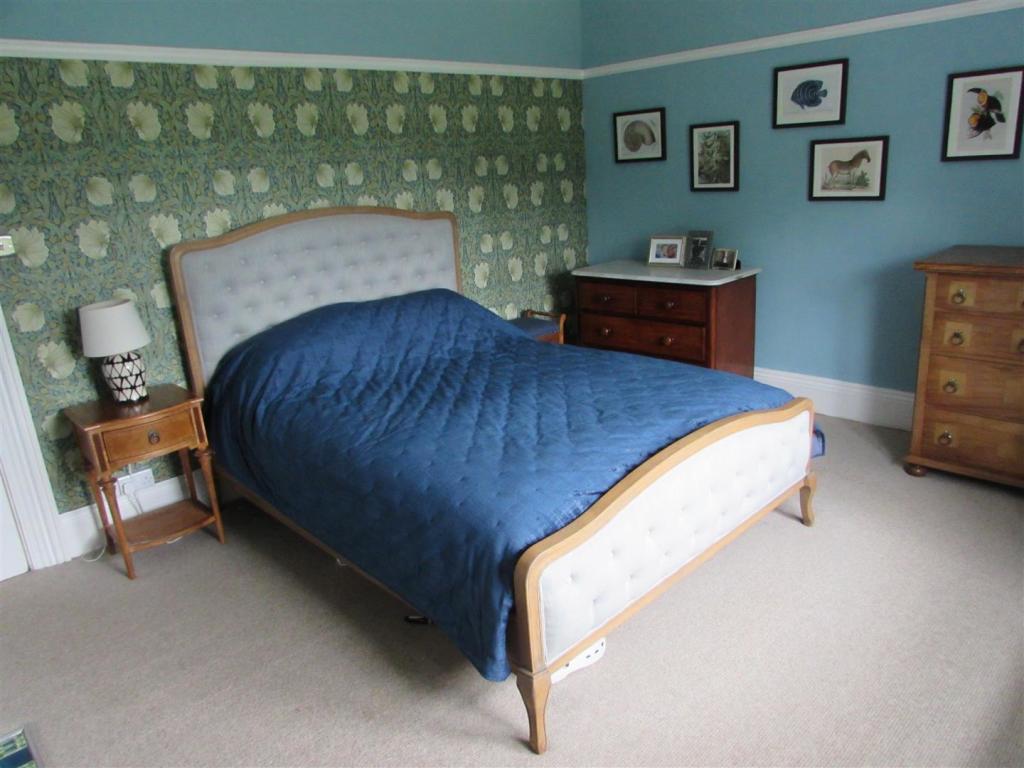 Bedroom 1 extra.JPG