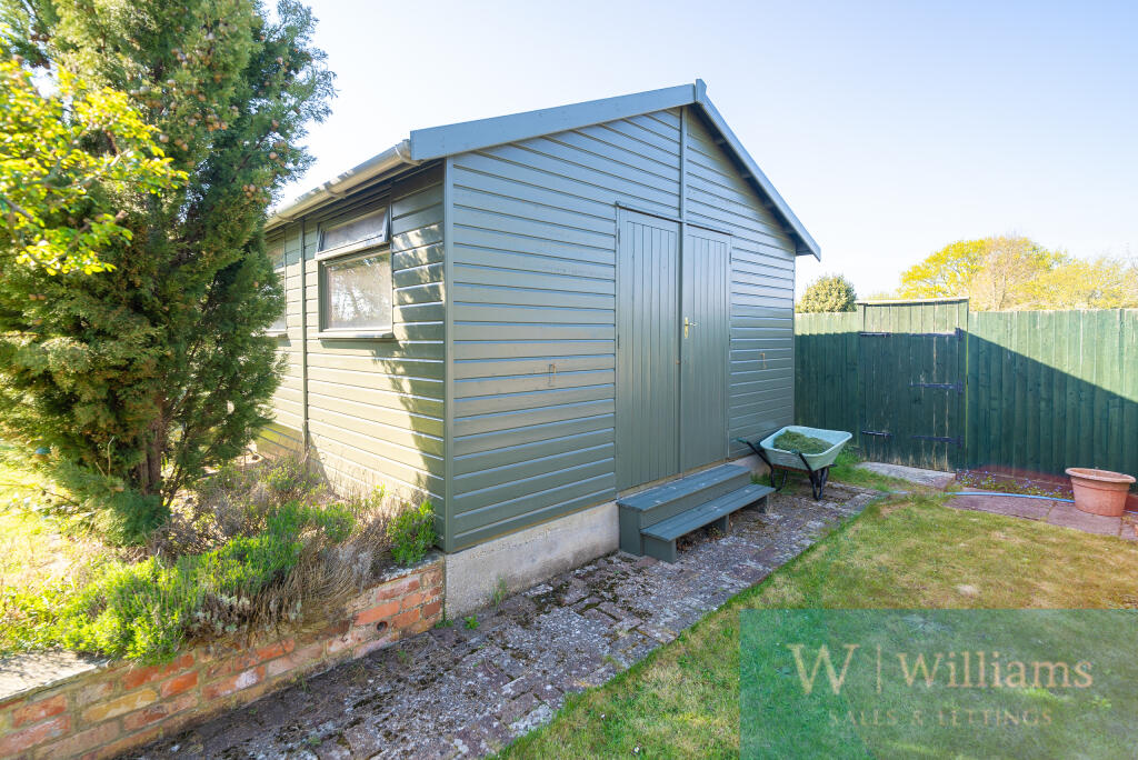 Huge Workshop / Summer House
