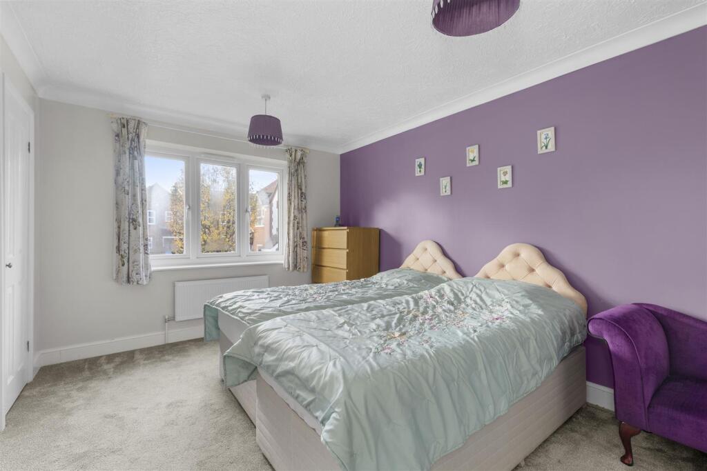 8 Lyndon Gardens, HP13 7QJ-5.jpg
