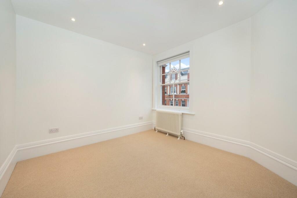 BEDROOM 1.jpg
