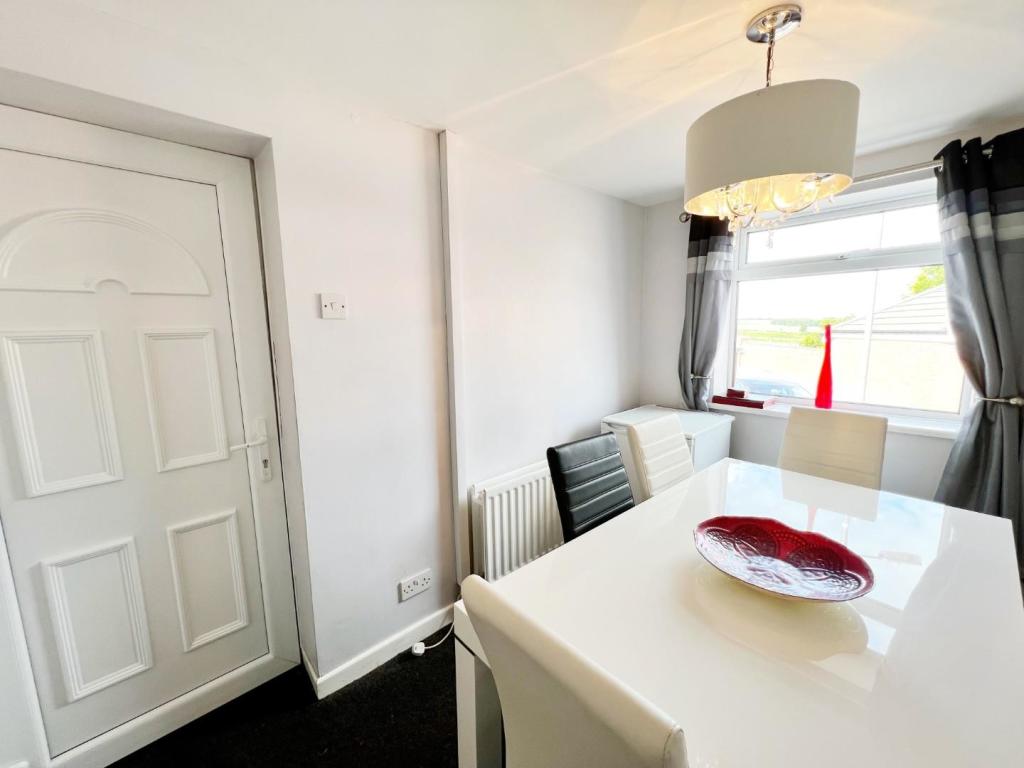 Dining Room pic 2.jpg