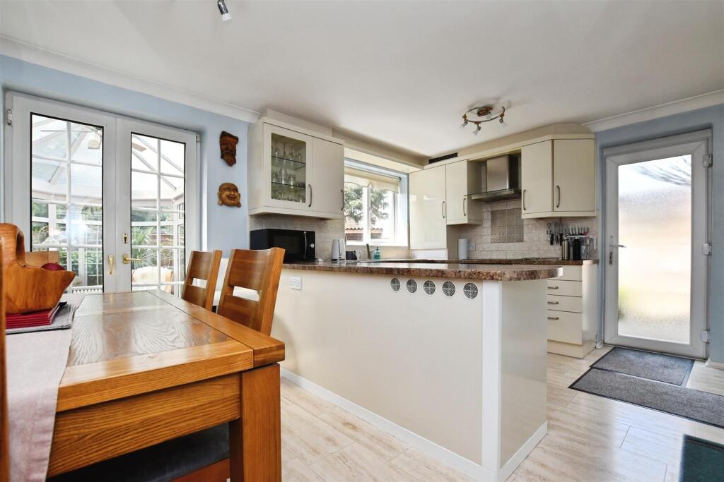 Fitted Kitchen/Dining