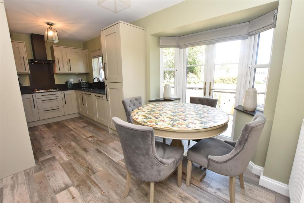KITCHEN DINING ROOM