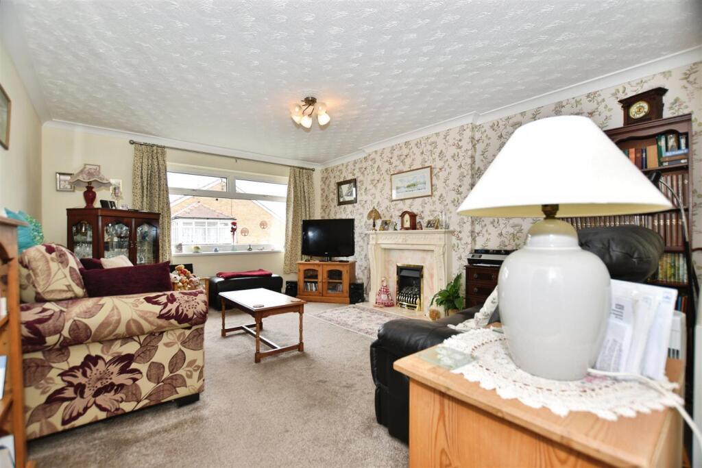 ef53b6ac-lounge 20aa.JPG