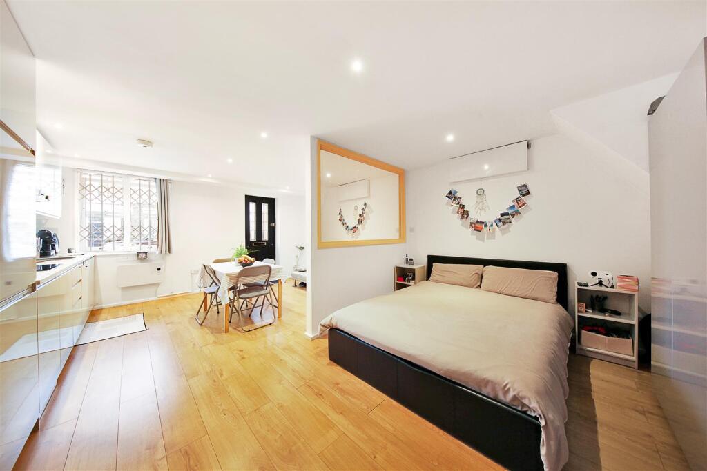 122 Tottenham Road - WpnxxgkNkVbZ1c4Wk8fV.jpg