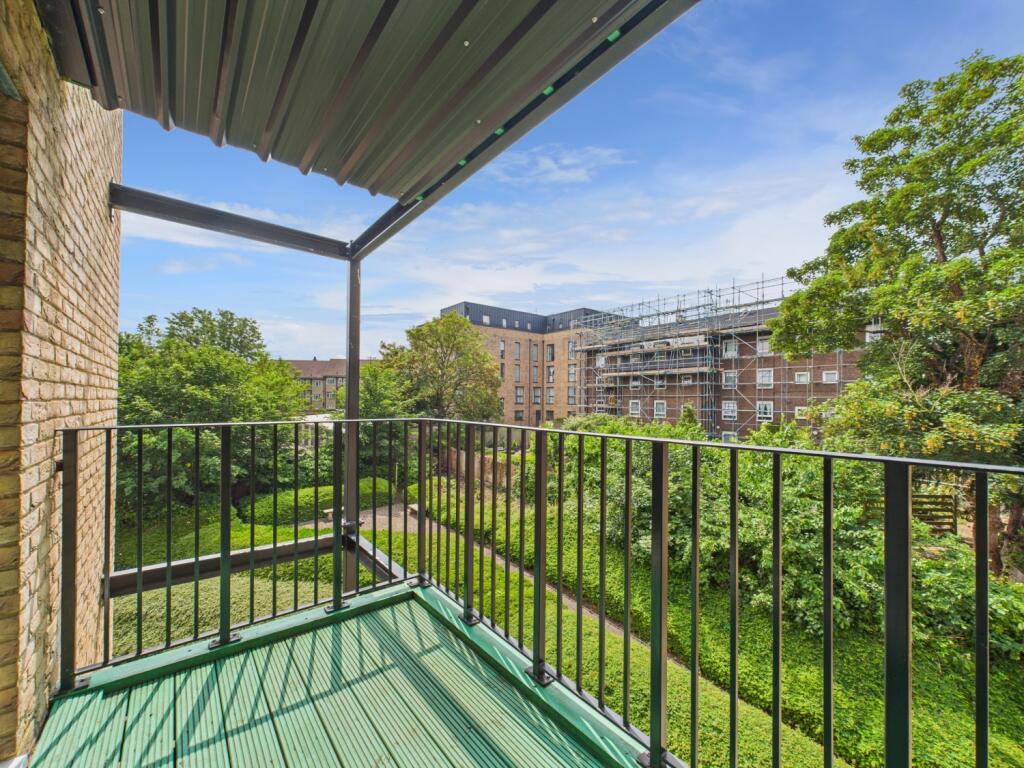 CAM03750G0-PR0055-STILL010