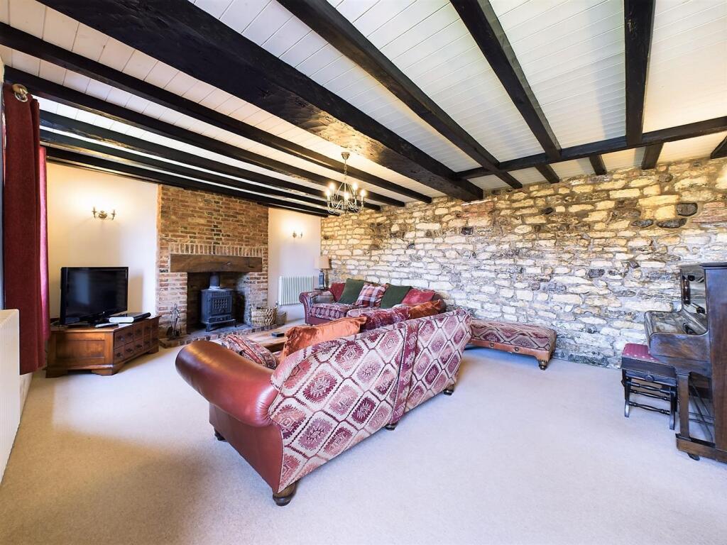 CAM01926G0-PR0058-STILL003 NEW.jpg