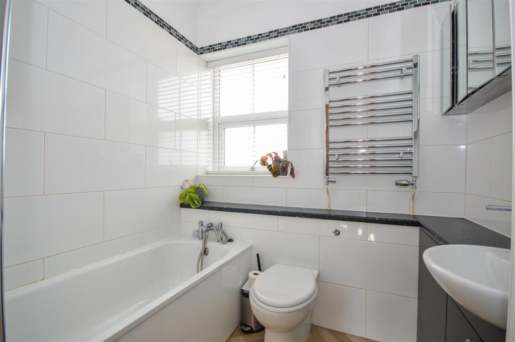 BATHROOM/W.C.