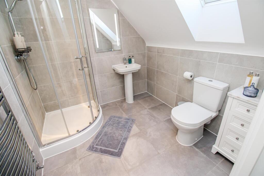 EN SUITE SHOWER ROOM/W.C.