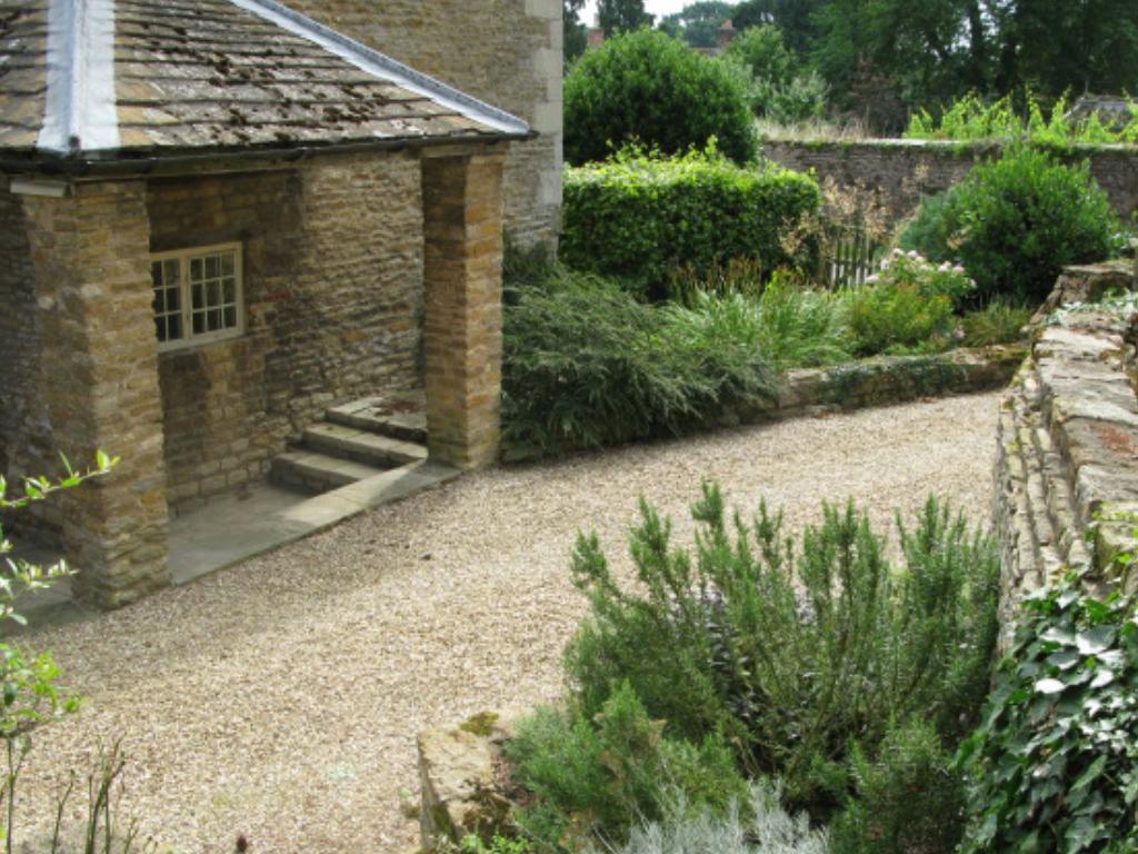 Baytree Porch &amp; Driveway
