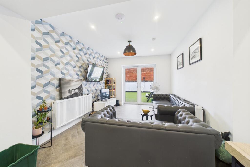 Flat 2 | 1 - 3, Old Church Road Clevedon, North So