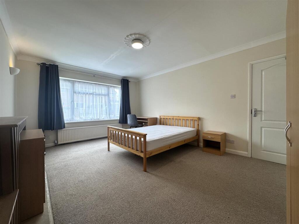 Bedroom 1 3.jpg