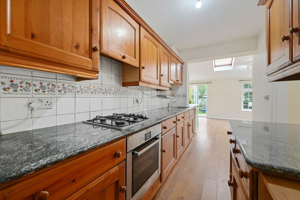 RR - 36 Francklyn Gardens - Kitchen3 (1).JPG