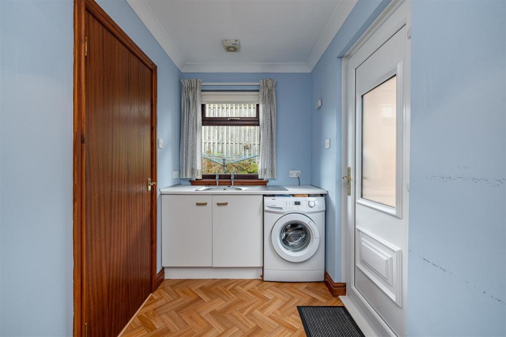 2 Kingsknowe Gardens Galashiels 15.JPG