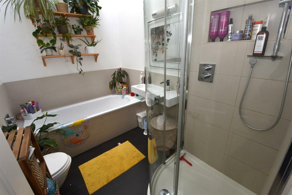 Bathroom.JPG