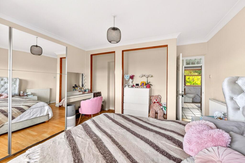 Principal bedroom
