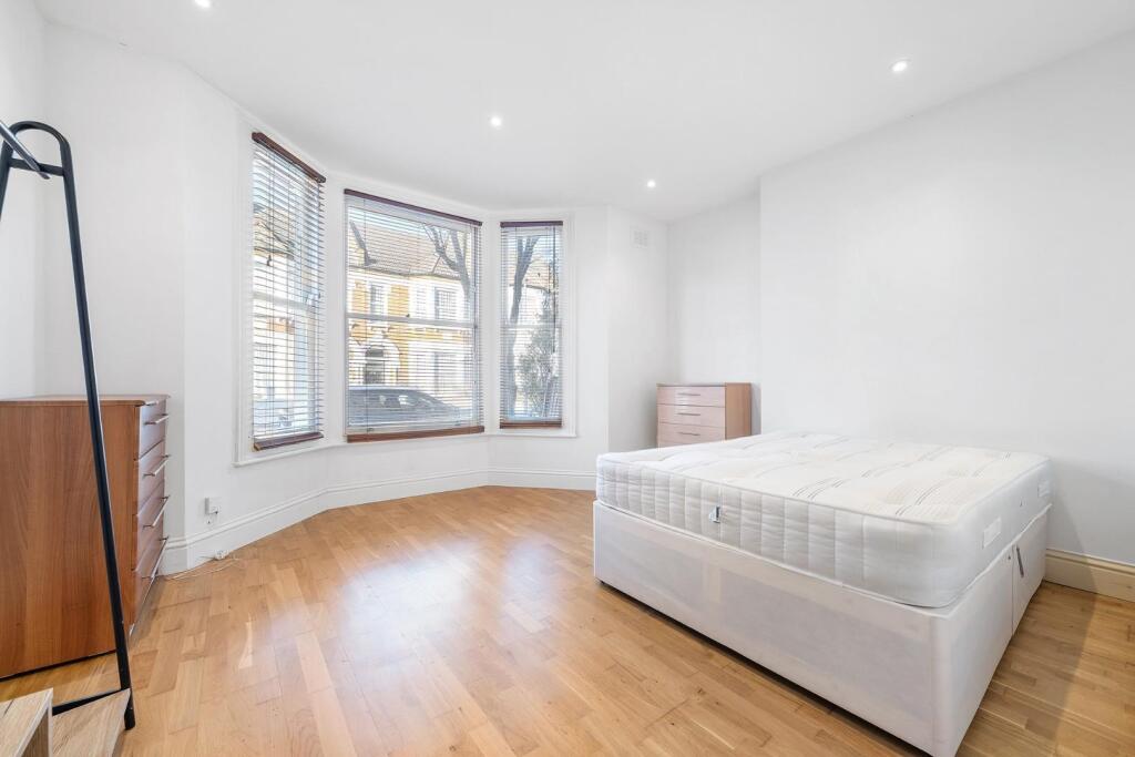 Bedroom 1.JPG