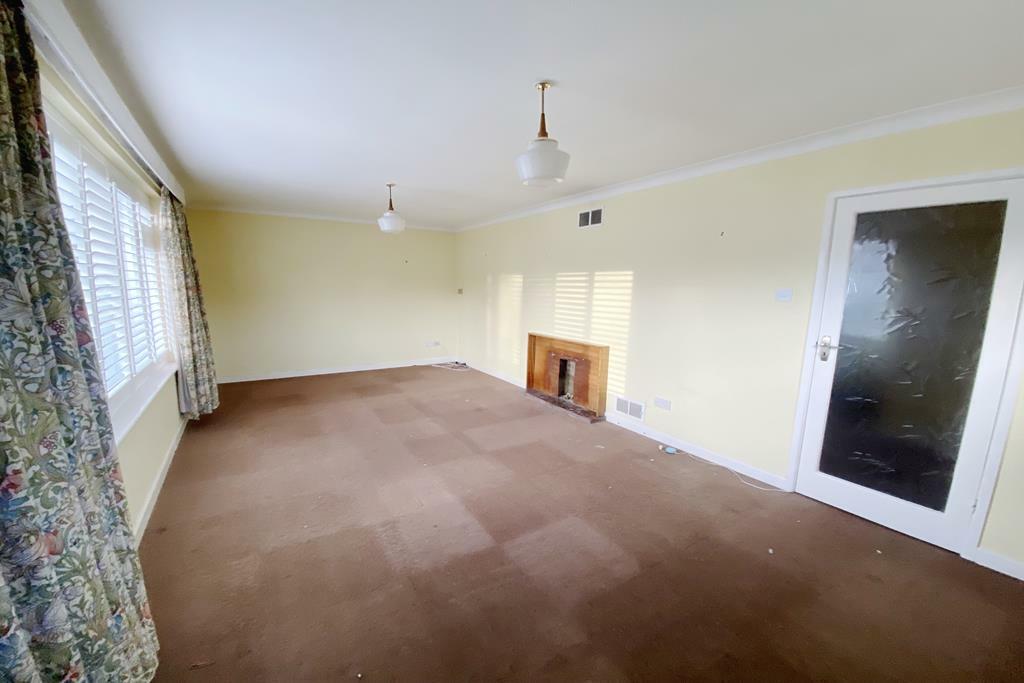 Lounge/Dining Rm