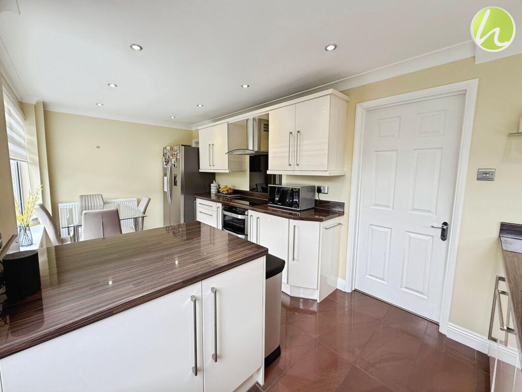 Kitchen/ Dining Room