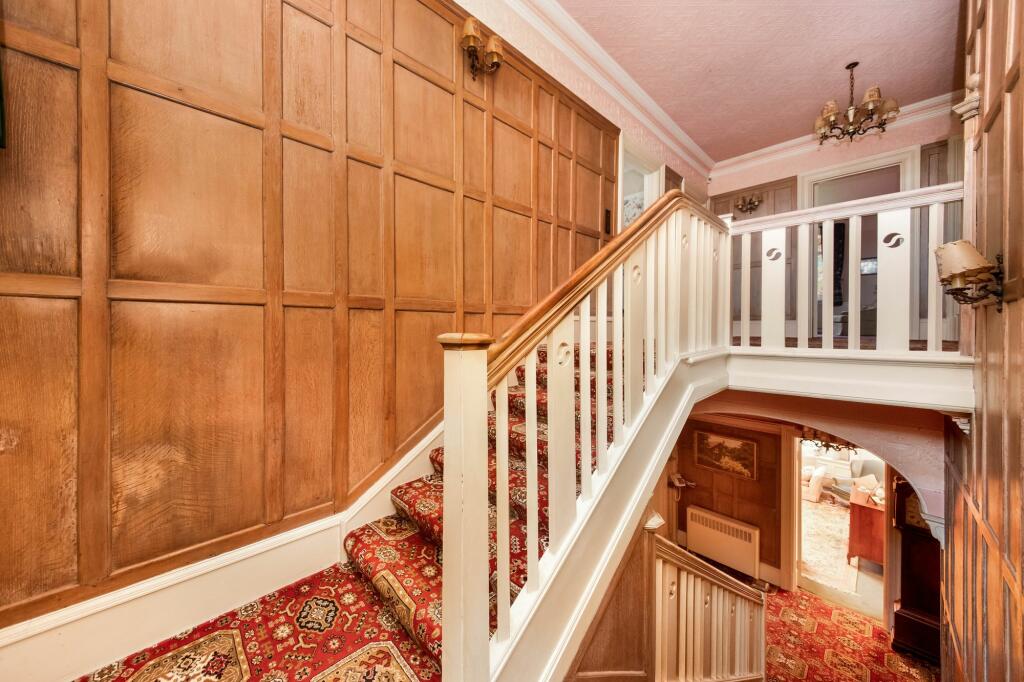 FIRST FLOOR LANDING