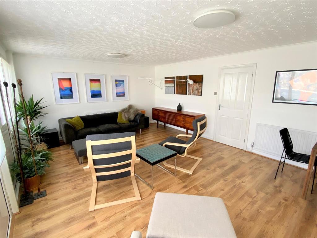 1 Farfield Place Lounge