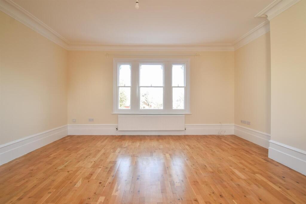 Open plan living &amp; kitchen