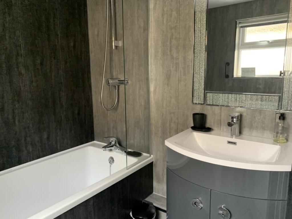Bathroom1.jpg